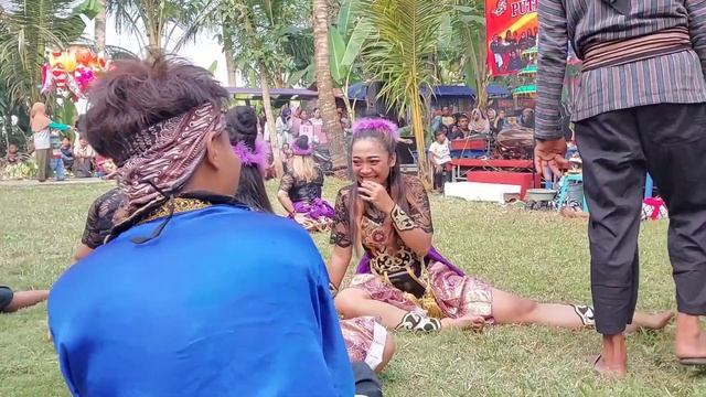 MEGA SELALU TERBULY OLEH PUTRI & SRI WAKOKOK - Spesial Santi смотреть онлайн