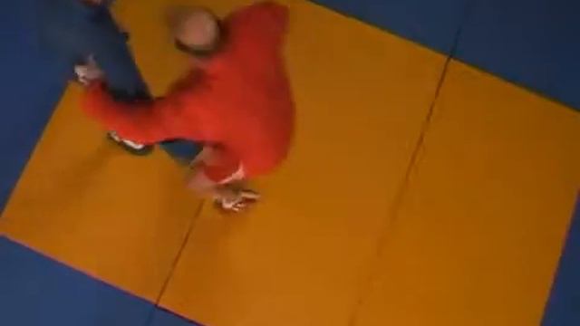 Бросок через голову с захватом бедра смотреть онлайн