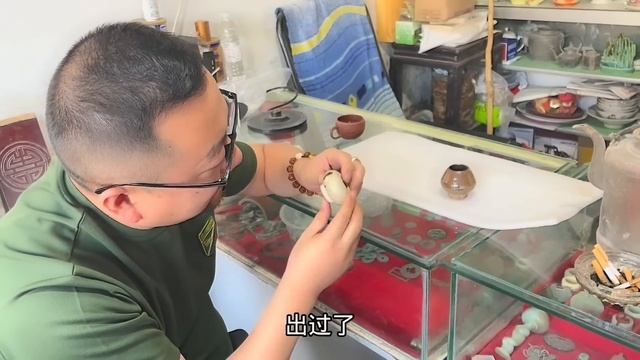 农村收宝：大爷差点就有心之人欺骗，小哥好意提醒还要重金买下，把大爷激动的直落泪！#古董#收藏【收藏小哥张恩鹏】 смотреть онлайн