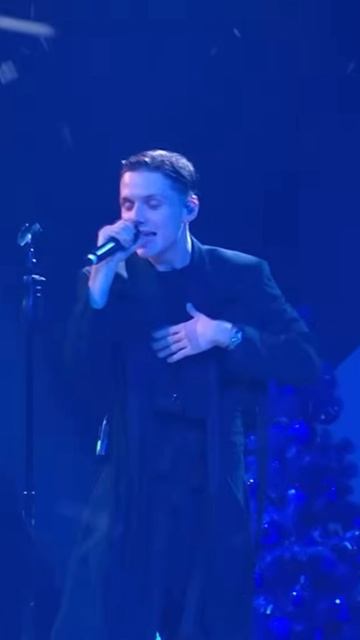 Ваня Дмитриенко и Ника Жукова — Капельки на ресницах на «Танцы! Ёлка! МУЗ-ТВ» смотреть онлайн