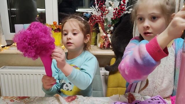 Vlada & Mira - Barbie Color Reveal Unboxing смотреть онлайн