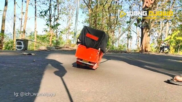 Giga om Irul Terpal kotak Ambrol akibat angin kencang смотреть онлайн