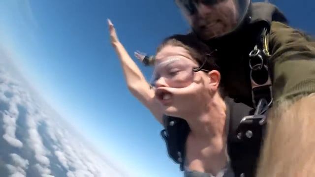 Tandem Skydive at Skydive Tennessee with Meagan Spain from White House, TN смотреть онлайн