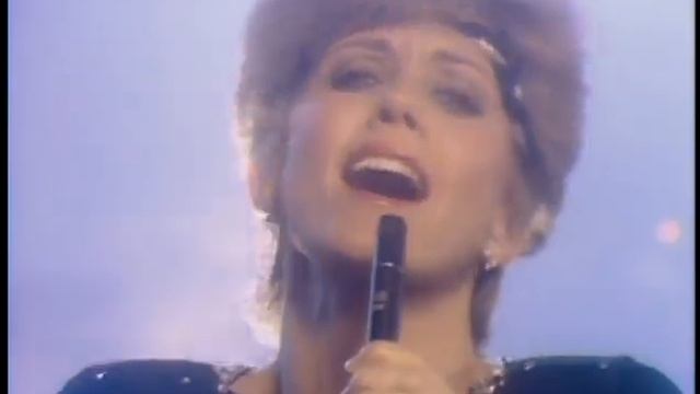 Olivia Newton John - A Little More Love смотреть онлайн
