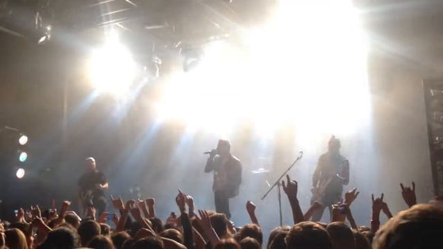 Thousand Foot Krutch – Give It to Me смотреть онлайн
