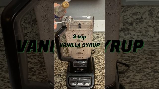 Chocolate Chip Peppermint Frappe #SHORTS смотреть онлайн