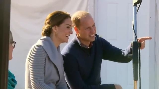 Raw: Royals Watch Native Dancing in Canada смотреть онлайн