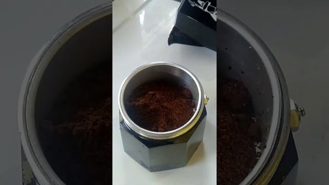 COFFEE | MOKA POT COFFEE & ESPRESSO | Mama Jovz #SHORT смотреть онлайн