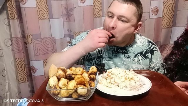 мукбанг/обжор/оливье,жареные пельмени/ смотреть онлайн