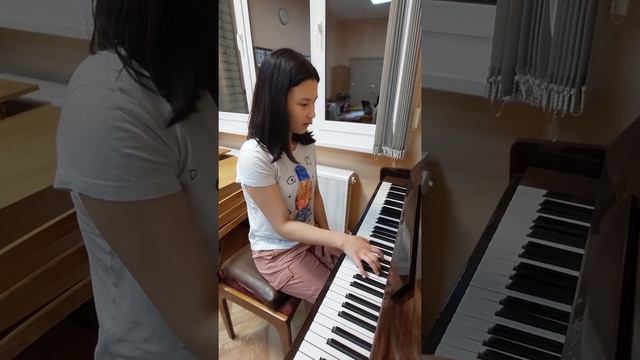 Тон-сть Ми маж.: гамма, уст.-неуст., вв.ст., опев.уст.ст. Тюкова Милана 4кл. смотреть онлайн