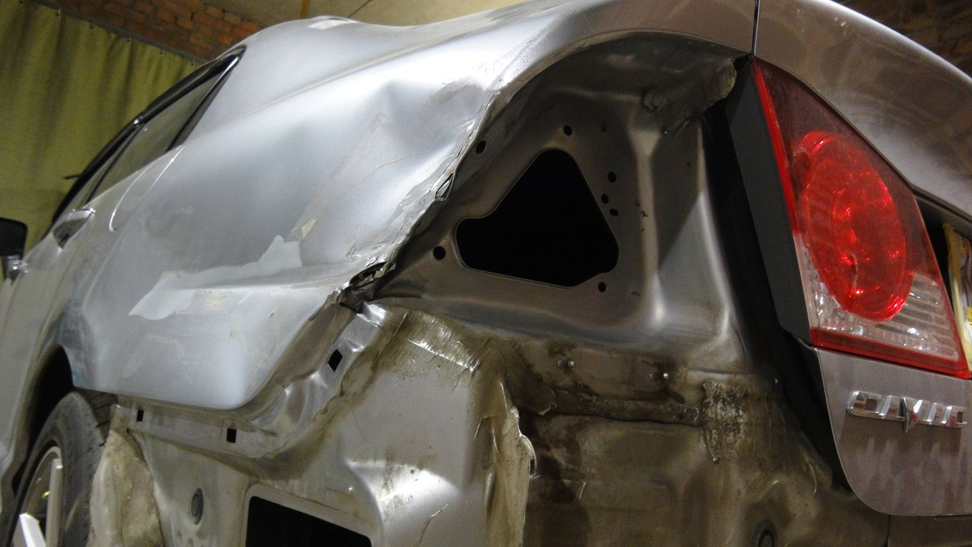 Хонда Цивик.Рихтовка заднего крыла.Кузовной ремонт смотреть онлайн