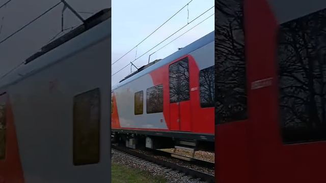 Приветливая бригада Ласточки ЭС1-019 сообщением Минеральные Воды—Кисловодск смотреть онлайн