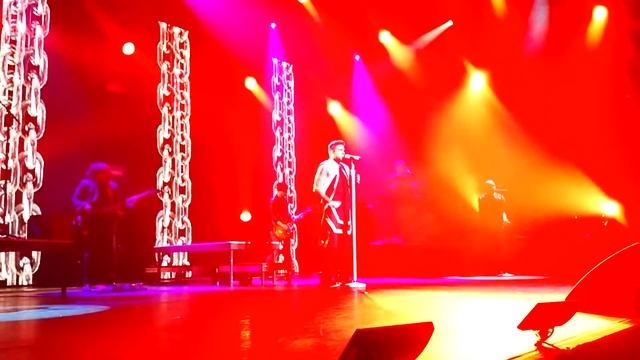 Adam Lambert Runnin', Choke Hold, Sleepwalker смотреть онлайн