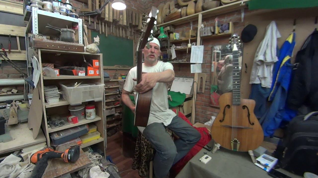 Обзор сравнение новых гитар мануш и дредноут из мастерской Антона Хорина смотреть онлайн