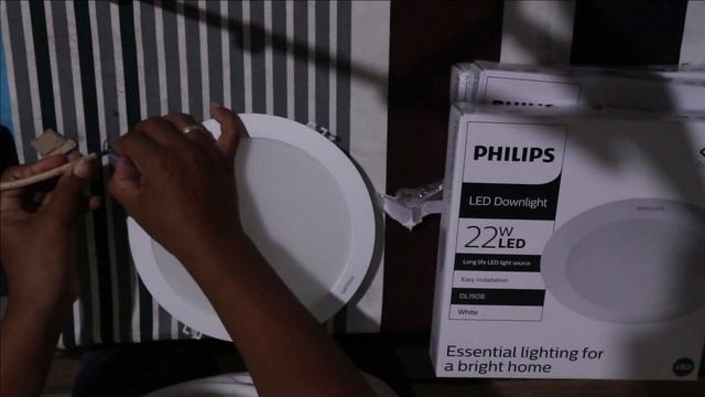 Unboxing Philips LED Downlight 22 Watt DL190B White смотреть онлайн