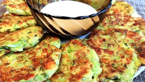 Оладья из кабачков и сыра. Очень простой и вкусный рецепт. смотреть онлайн