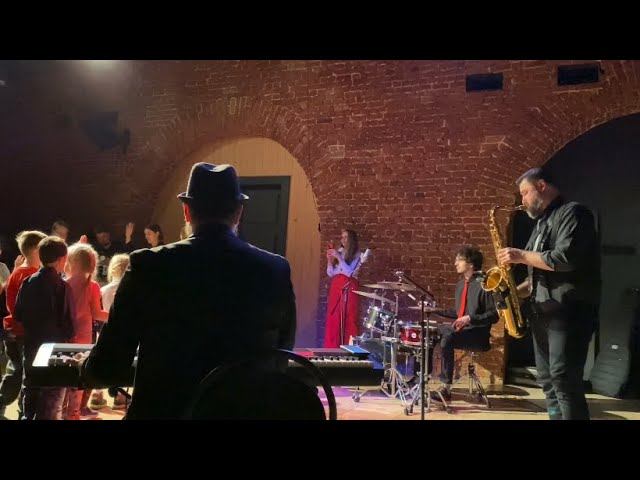 “Hello, Dolly” смотреть онлайн