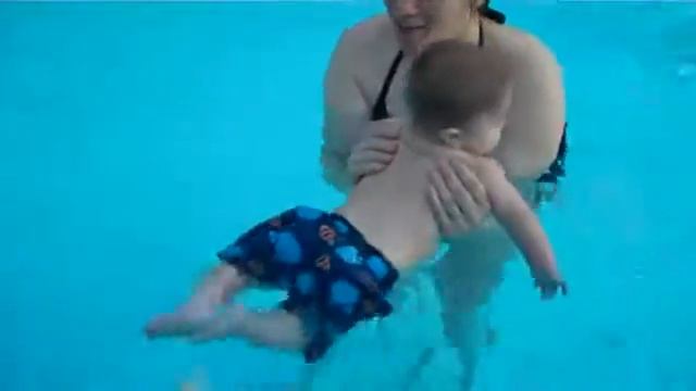 Henry & Lisa at IU Pool - 8/14/09 смотреть онлайн