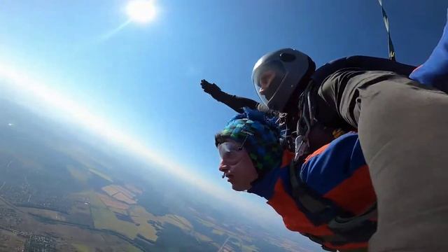 Мой первый прыжок с парашютом смотреть онлайн