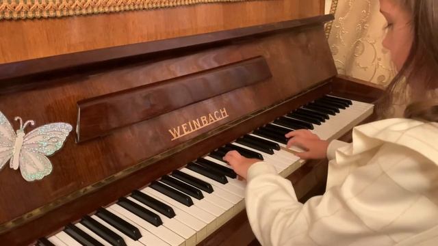 Liza. Хроматическая гамма в параллельном движении от До. смотреть онлайн