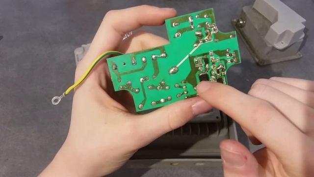 Réparation projecteur LED 20W смотреть онлайн