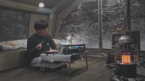 RYUCAMP Кемпинг в сильный снегопад с моей собакой . Надувная теплая  палатка