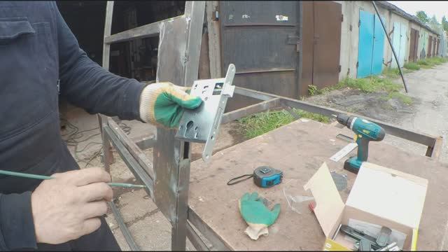 Как врезать замок в калитку . Установка замка .Сварной