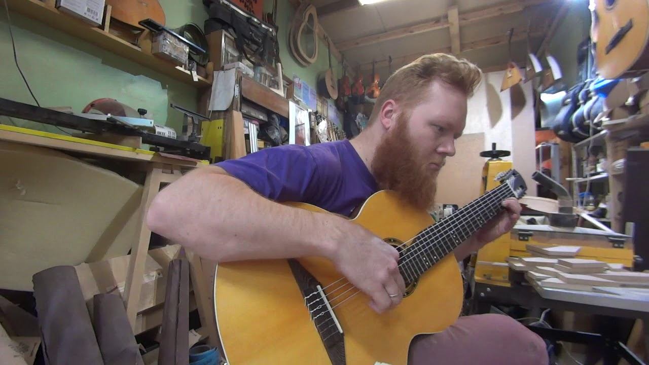 Звучит гитара Шерцер "Орехов" мастера Антона Хорина смотреть онлайн