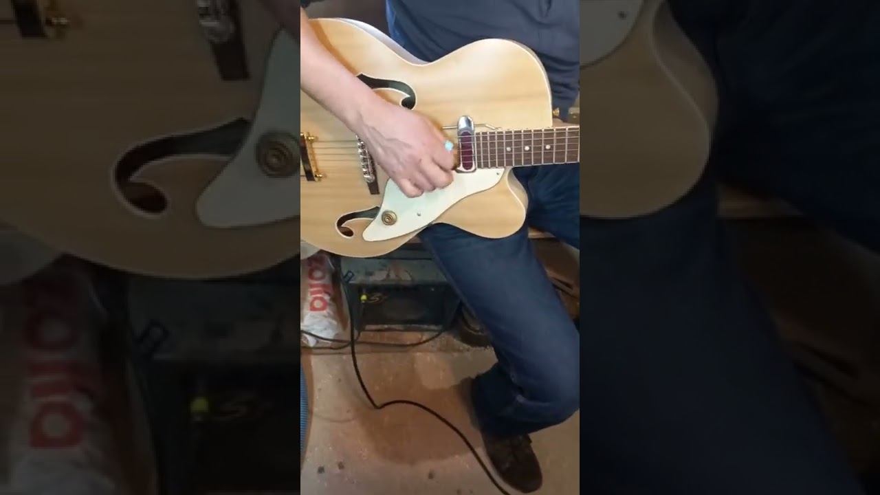 Звук арчтоп полуакустики работы Антона Хорина, звучок DeArmond Rythm Chief 1000, две лампы Fender. смотреть онлайн