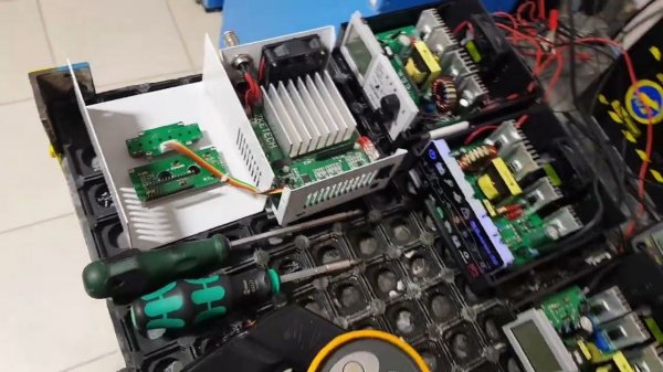 EBC-A20 электронная нагрузка ZKEtech( 20 Ампер по Току ) Как зарядное устройство не рекомендую.