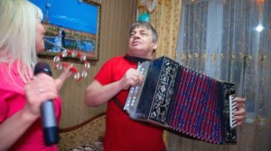 Раз два люблю тебя, люблю тебя Красная девица несла кудерушки