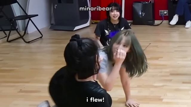 twice *chaotically* defying the laws of gravity (became a whole circus) 😂 смотреть онлайн