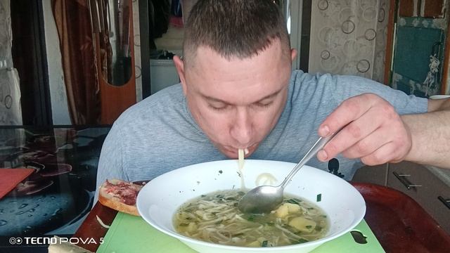 мукбанг/обжор/суп с лапшой с говядиной,запечённые бутерброды/ смотреть онлайн