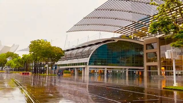 World’s first floating apple store смотреть онлайн