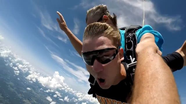 Skydive Tennessee Cole Marciniak смотреть онлайн