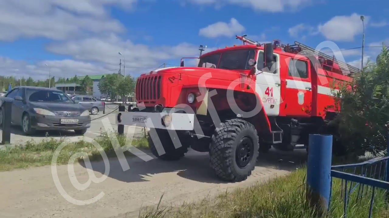 В Сургуте на улице Производственной сгорела иномарка. смотреть онлайн