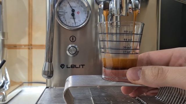 🇬🇷Freddo Espresso🇬🇷 -The best Iced coffee version. ( How to make ) смотреть онлайн