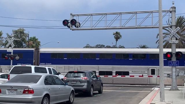 Amtrak CDTX Pacific Surfliner 579 Northbound Departing Station, Taylor Street Railroad Crossing смотреть онлайн