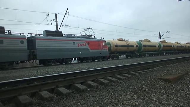 Электровоз ВЛ10-1468 с грузовым поездом смотреть онлайн