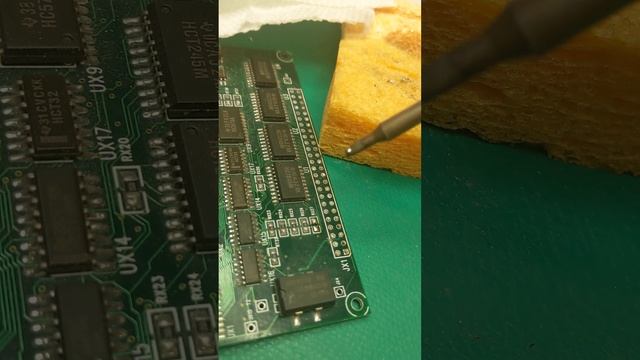 How to remove an 0805 resistor with a soldering iron смотреть онлайн