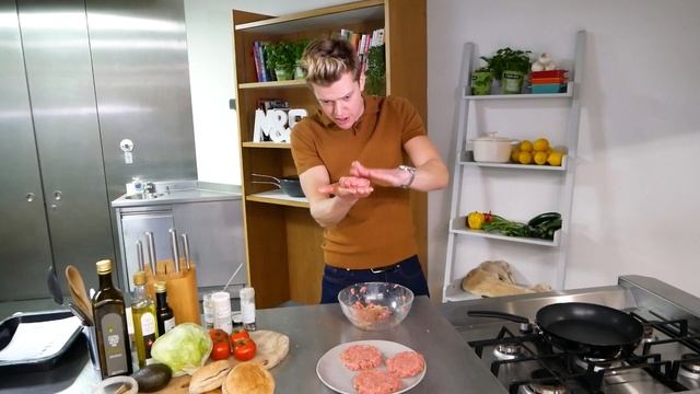 Chris' Top-Notch Turkey Burgers | Feed Your Family | M&S FOOD смотреть онлайн