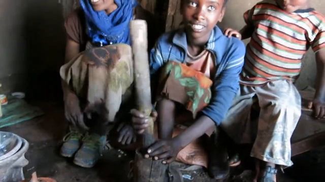 Coffee ceremony in rural Ethiopia смотреть онлайн