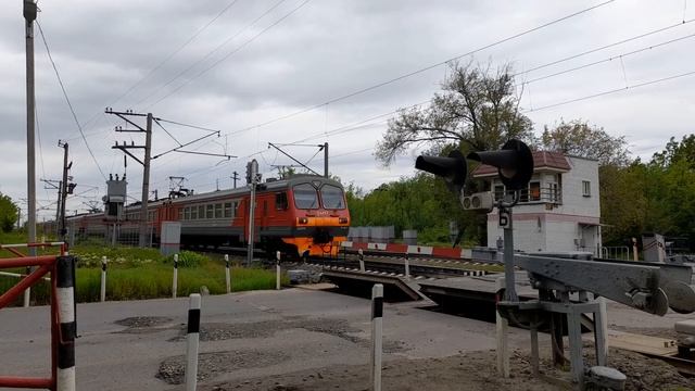 Электропоезд ЭД9М-0162 и приветливая бригада со станции жасминка смотреть онлайн