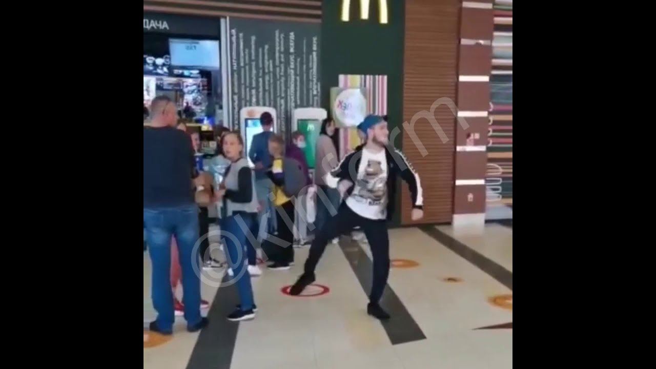 Перфоманс в торговом центре Сургута смотреть онлайн