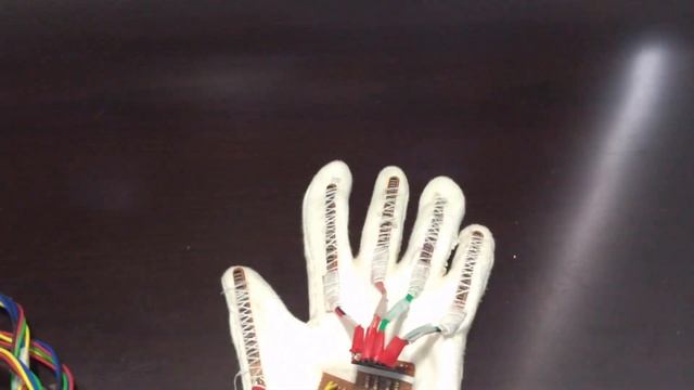 Robotic Hand Controlled By Flex Sensors Using Arduino смотреть онлайн