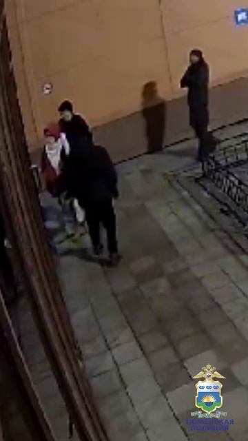 #shorts В Тюмени сотрудники уголовного розыска задержали подозреваемого в грабеже смотреть онлайн