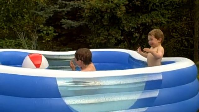 Lewis and Henry in pool смотреть онлайн