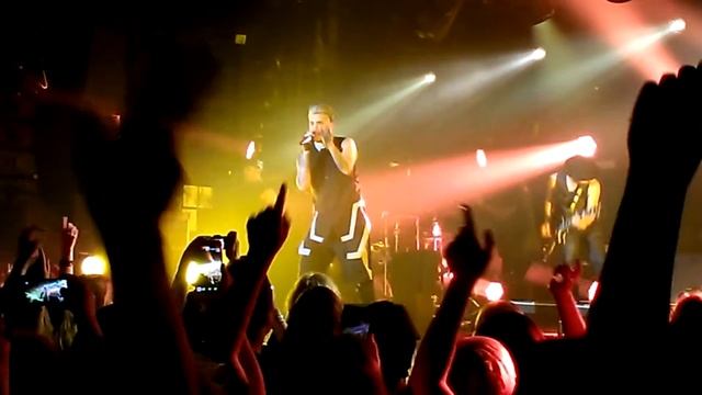 Adam Lambert - Lucy - TOH tour Hamburg 27.4.2016 смотреть онлайн