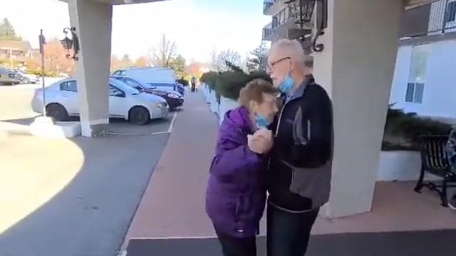 Doing a 70th surprise pop up Duo Anniversary gig during Covid смотреть онлайн