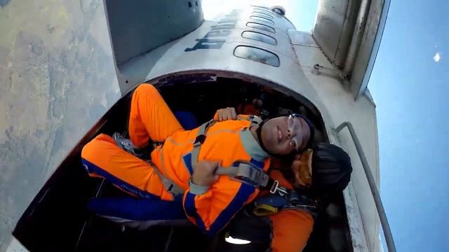 SKYDIVE in aerograd Kolomna (MOTHER RUSSIA) смотреть онлайн